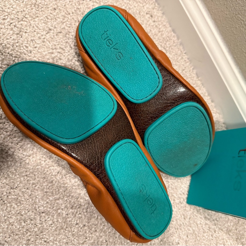 Chestnut ~ Tieks sz 8 EXCELLENT condition - Picture 3 of 9